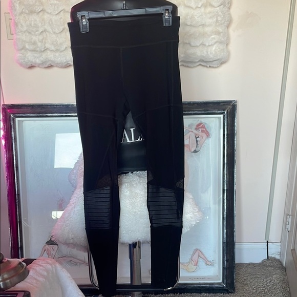 Electric Yoga Black Leggings with mesh on the side preowned  great condition - Picture 1 of 10